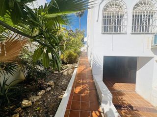 Casa pareada en venta en Playamar en Torremolinos