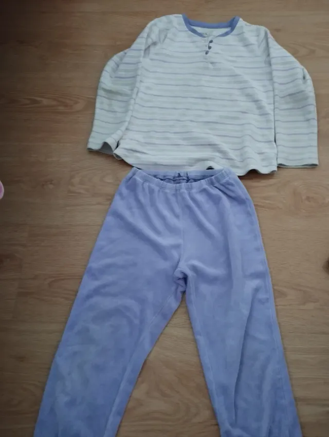 Lote de sudaderas y pijamas