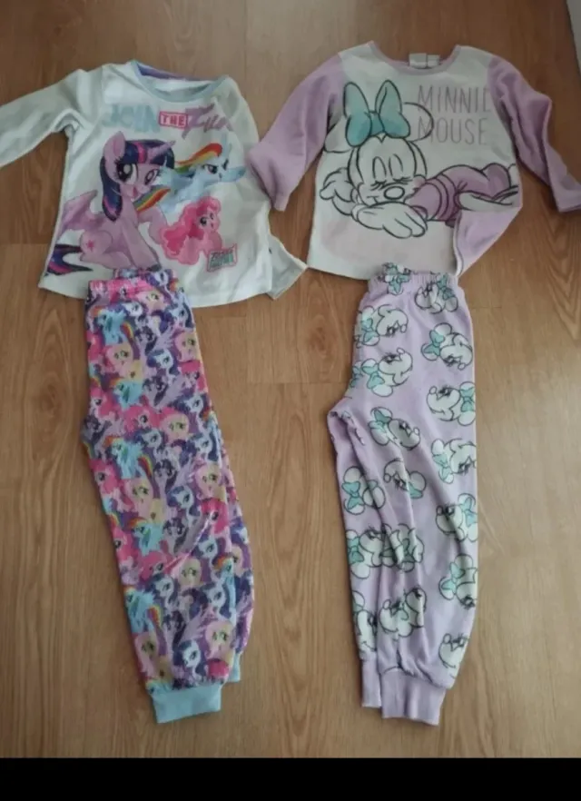 Lote de sudaderas y pijamas