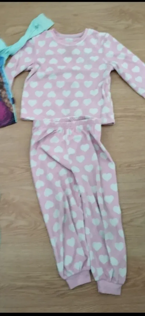 Lote de sudaderas y pijamas