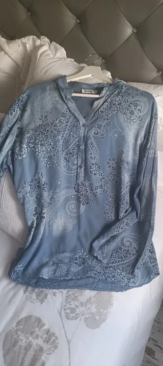 Blusa NEW COLLECTION azul y blanco