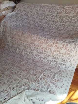 Copriletto vintage in tessuto bianco