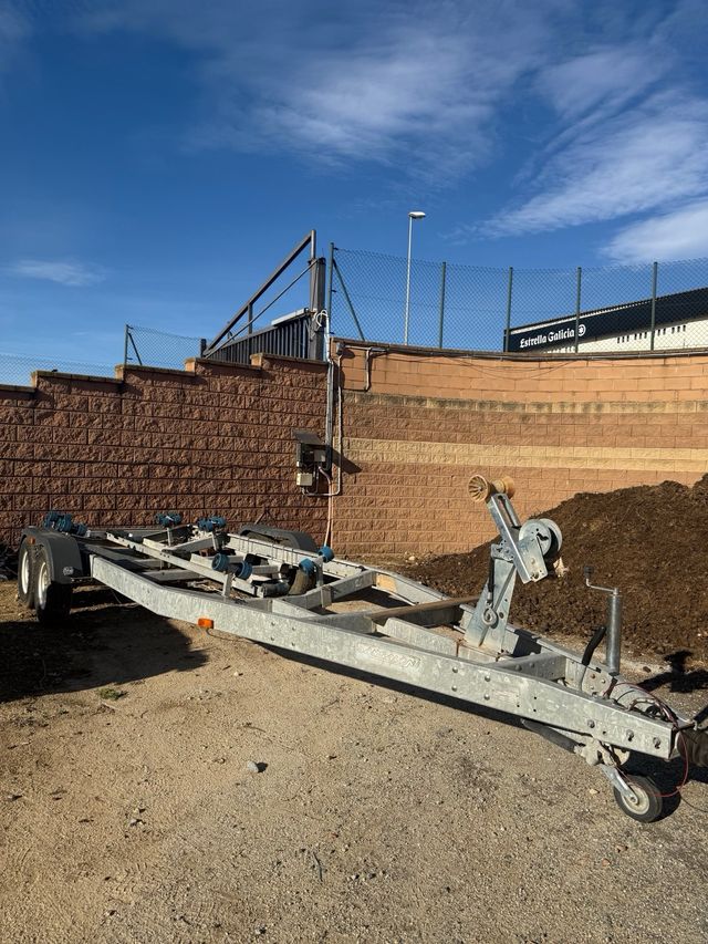 Remolque barco 9m hasta 3500kg con papeles