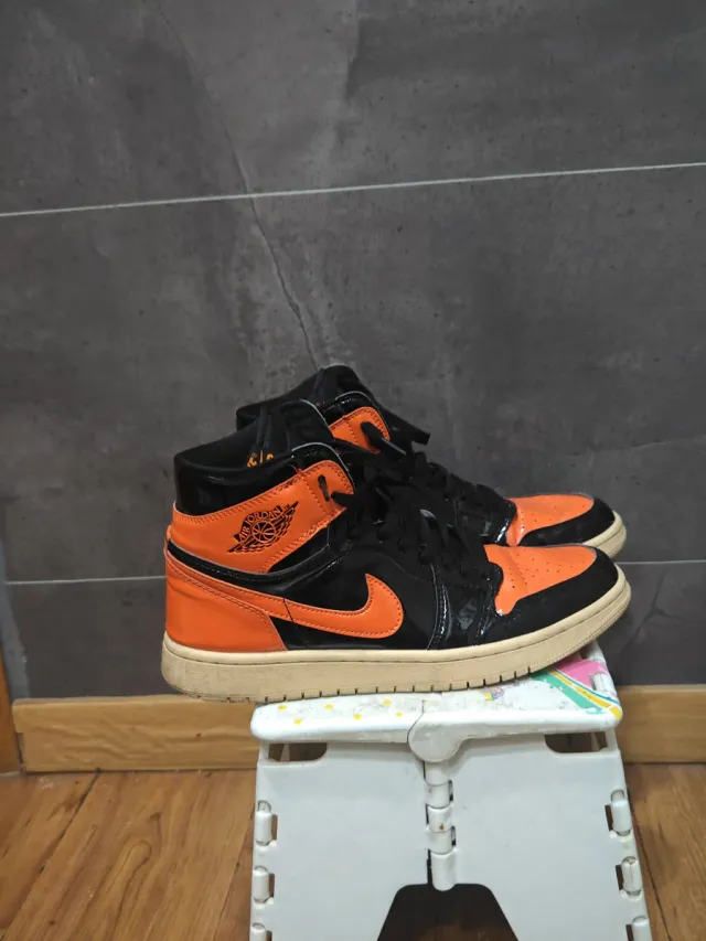 Jordan 1 Negro Naranja