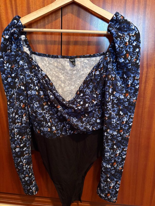 Body SHEIN floral manga abullonada
