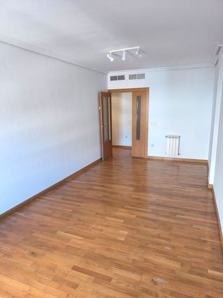 Piso en alquiler en Santa Cruz - Industria - Polígono Campollano en Albacete