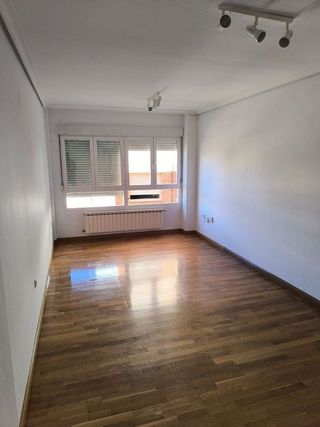 Piso en alquiler en Santa Cruz - Industria - Polígono Campollano en Albacete