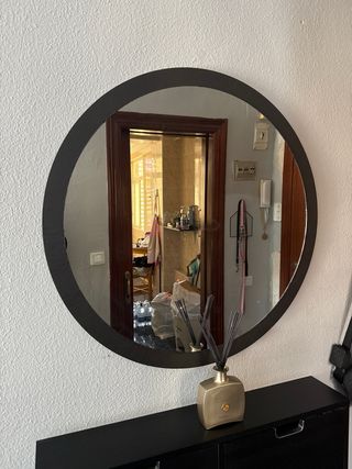 Zapatero y espejo redondo negro