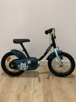 Bicicleta infantil B-Twin con diseño de monstruo