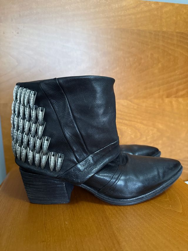 Botines AS.98 negros con tachuelas