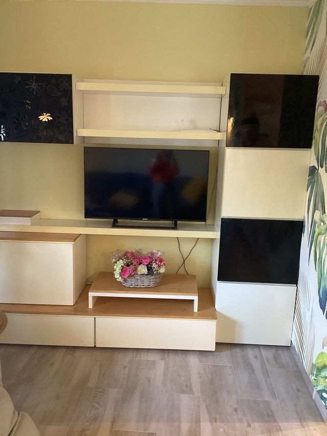 Mueble de salón blanco y negro