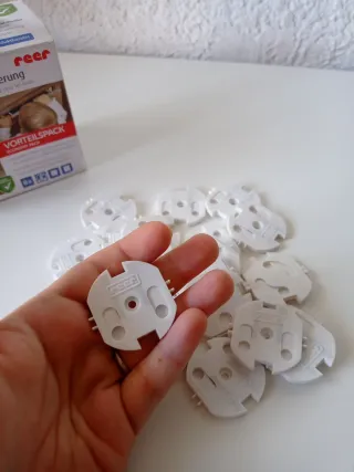 8 seguros cajones + 20 seguros enchufes Reer