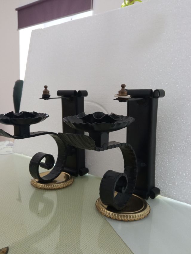 Apliques de forja negros.