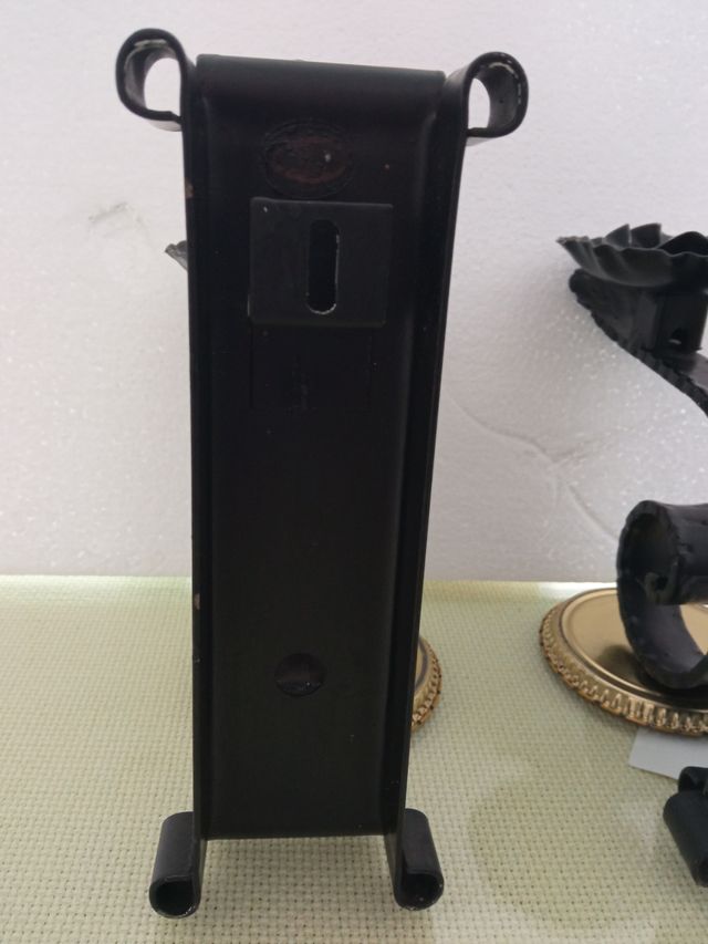 Apliques de forja negros.