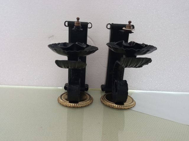 Apliques de forja negros.