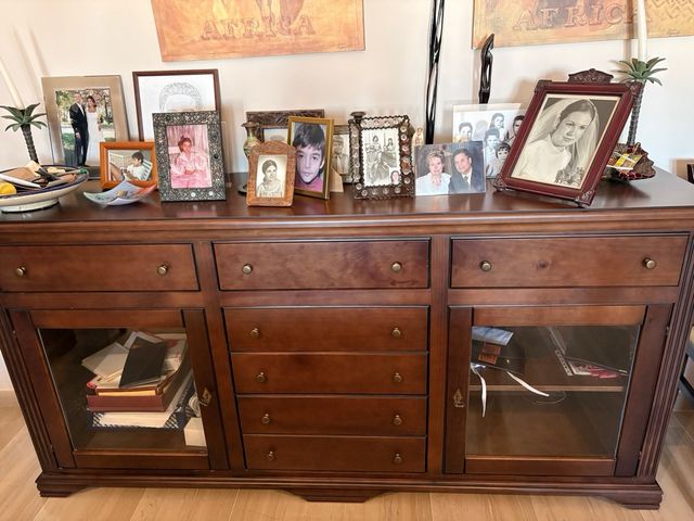 Salón comedor completo madera y cristal