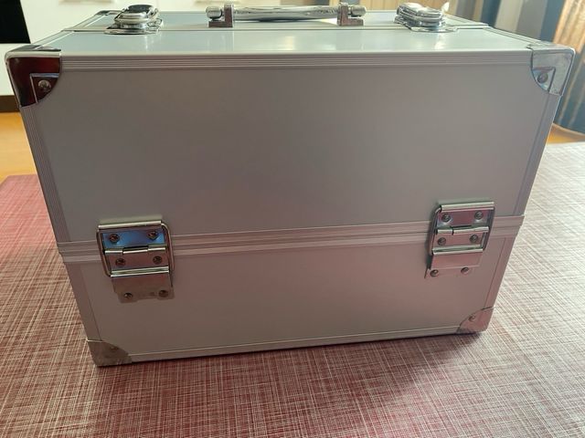 Maletín maquillaje/manicura plateado