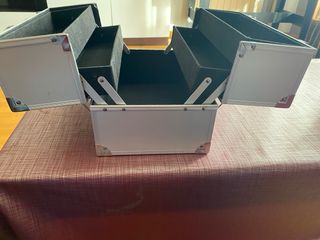 Maletín maquillaje/manicura plateado