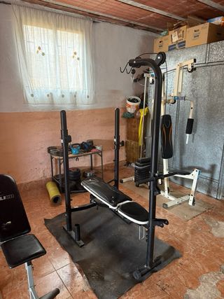 Equipo de gimnasio multifunción