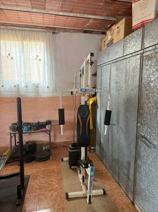 Equipo de gimnasio multifunción