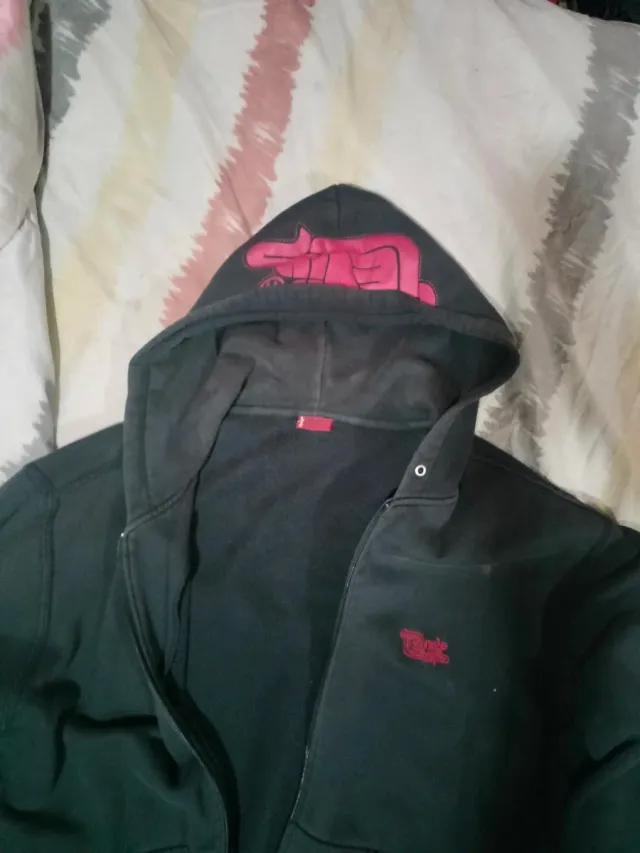 Sudadera Levi's con cremallera y capucha