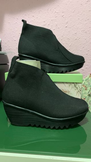 Botines negros de cuña para mujer