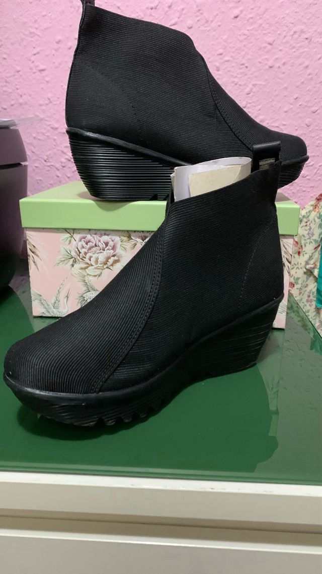 Botines negros de cuña para mujer