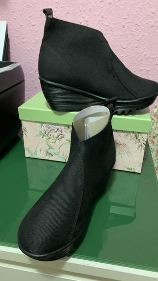 Botines negros de cuña para mujer