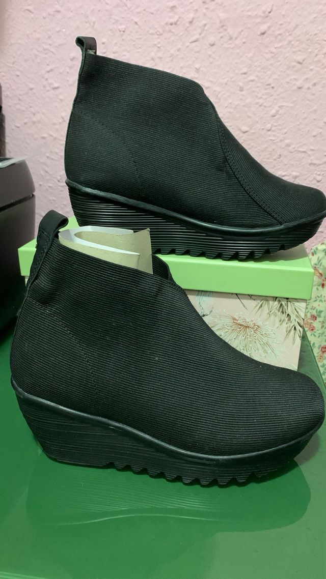 Botines negros de cuña para mujer