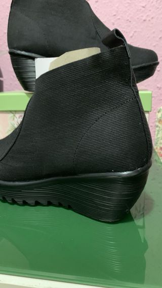 Botines negros de cuña para mujer