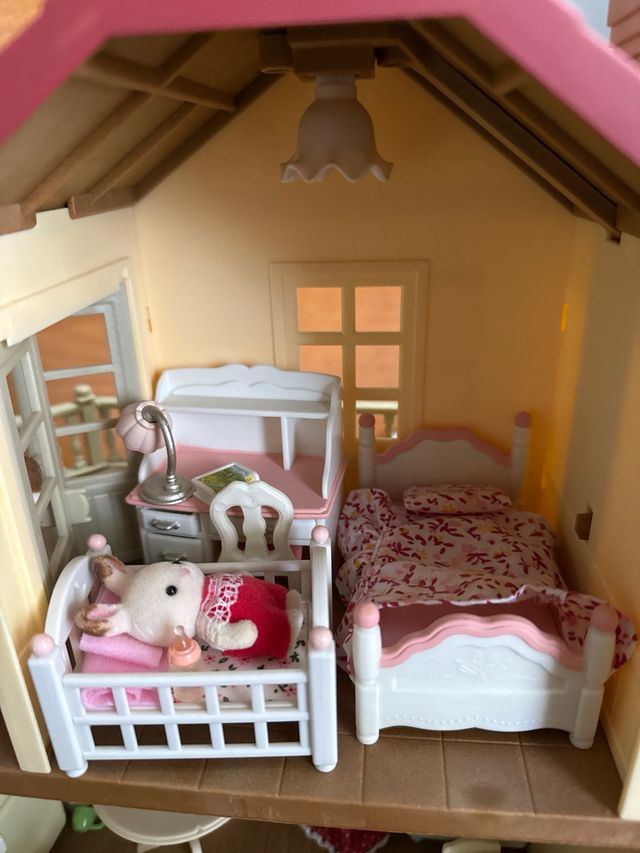 Casita Sylvanian Families totalmente decorada.