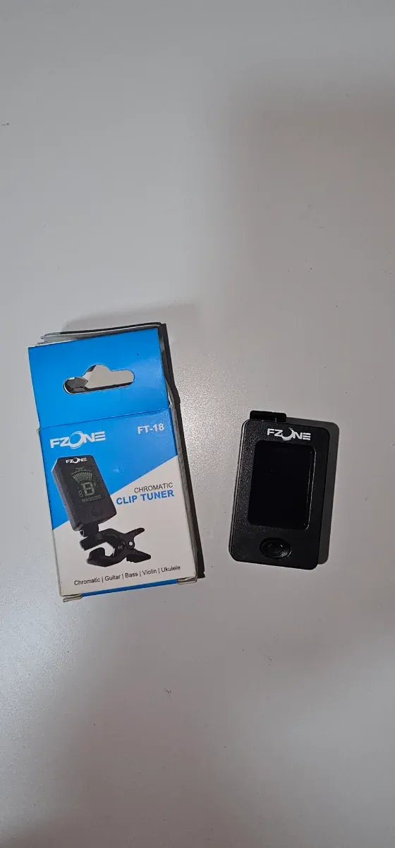 Guitarra Admira Soleá nueva + funda y accesorios