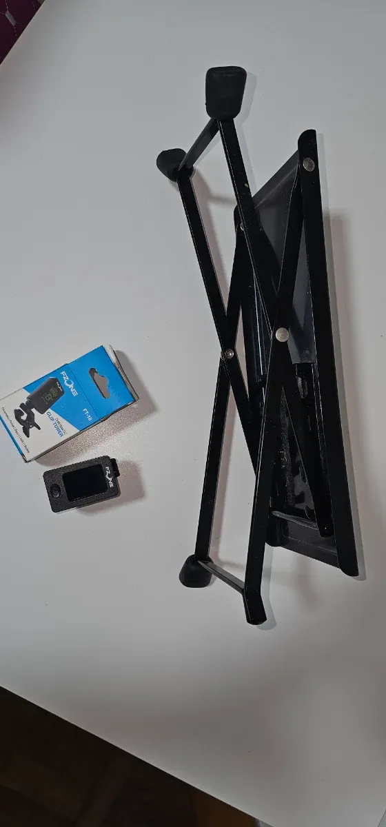 Guitarra Admira Soleá nueva + funda y accesorios