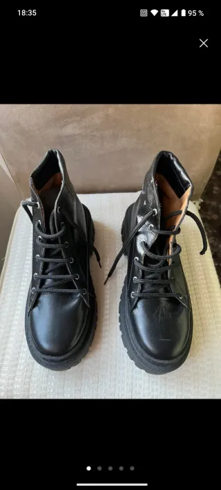 Botas de piel negras nuevas