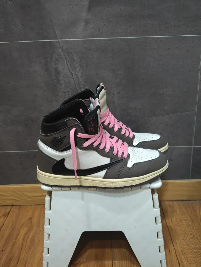 Jordan 1 Marrón, Rosa, Blanco