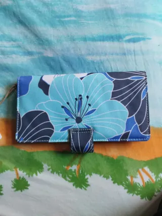 Monedero Banana Moon floral azul y blanco