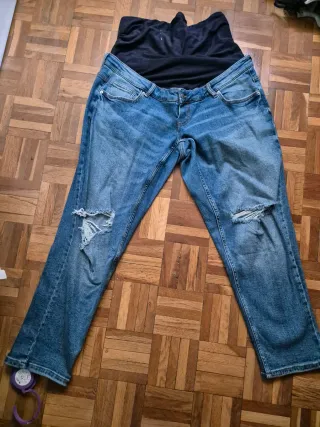 Pantalón vaquero premamá roto