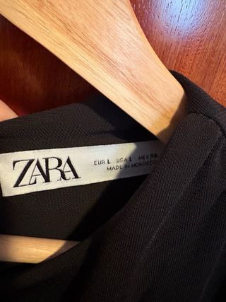 Vestido Zara negro drapeado talla S