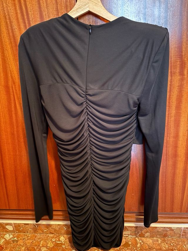 Vestido Zara negro drapeado talla S
