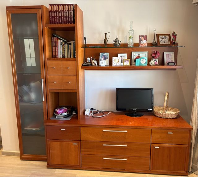 Mueble salón TV madera y cristal