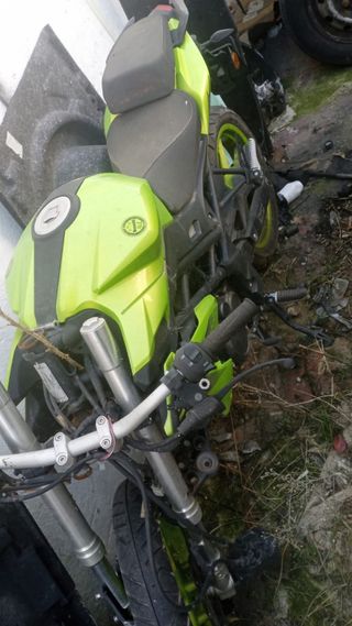 Moto Benelli 125 BN Verde