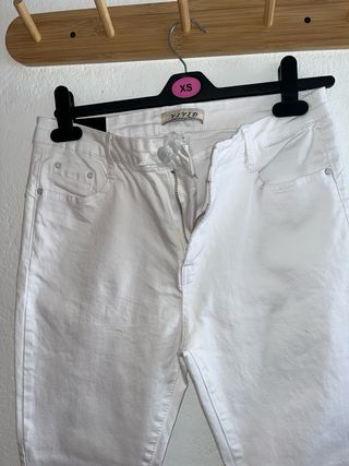 Vaqueros pitillo blancos