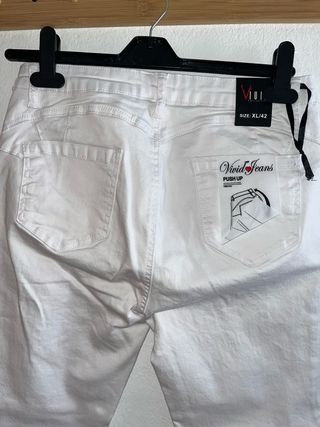 Vaqueros pitillo blancos