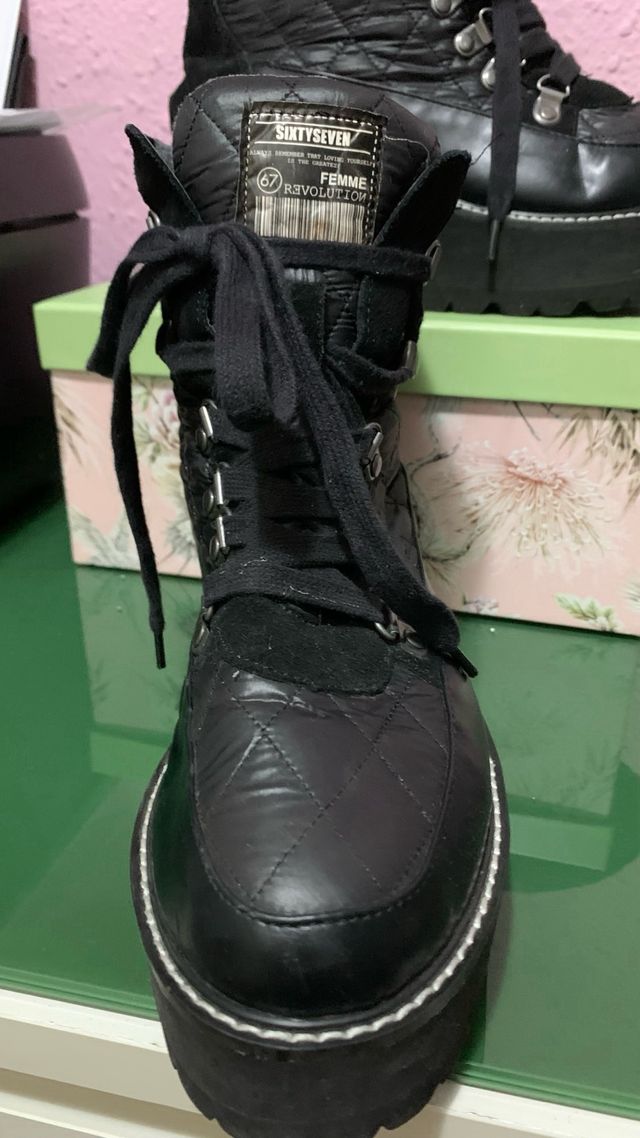 Botas negras con plataforma