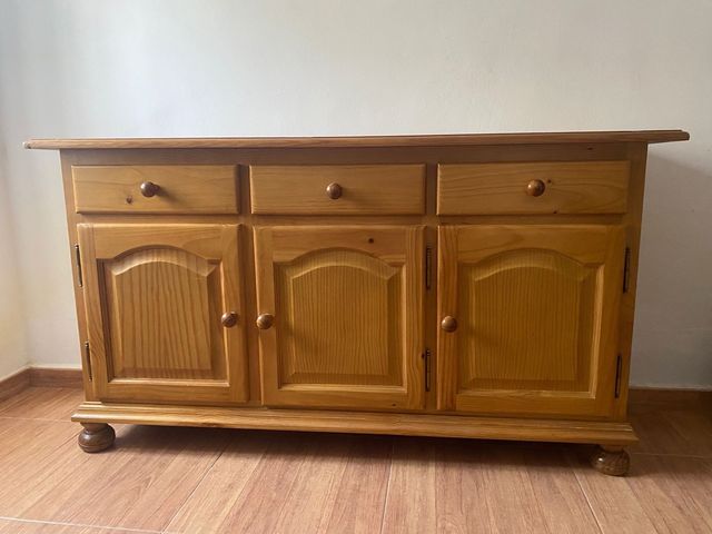 Aparador de madera maciza