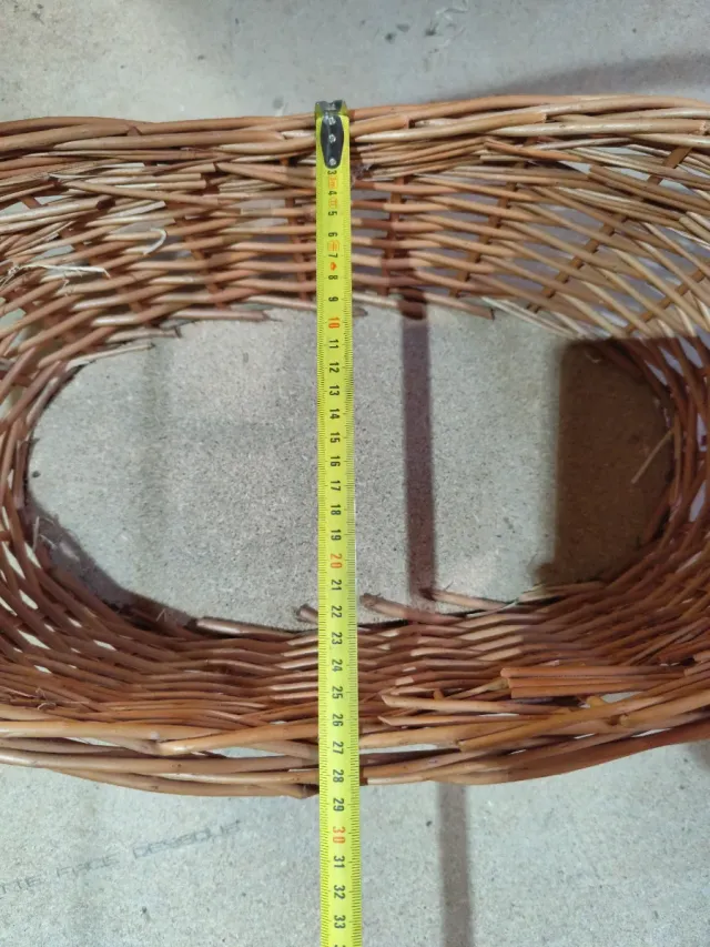 Cesta de mimbre con asa