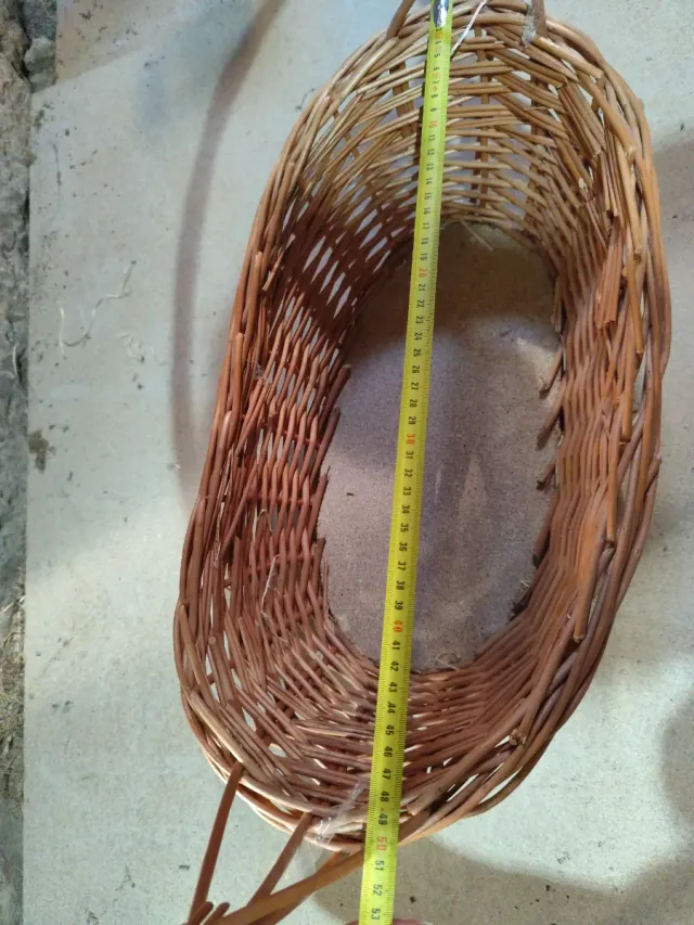 Cesta de mimbre con asa