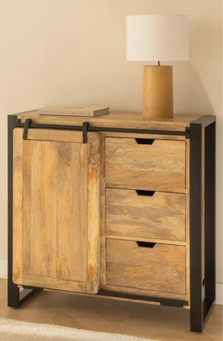 Guardaroba in legno e metallo