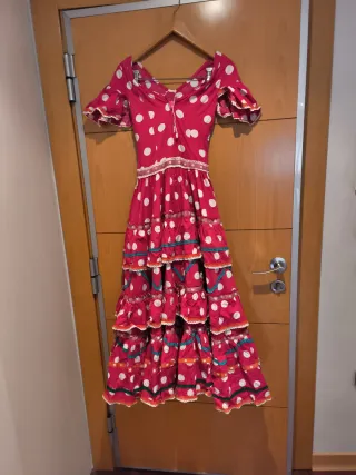 Traje de flamenca rojo con lunares blancos