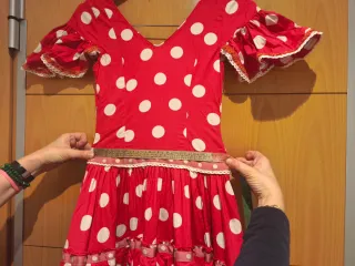 Traje de flamenca rojo con lunares blancos
